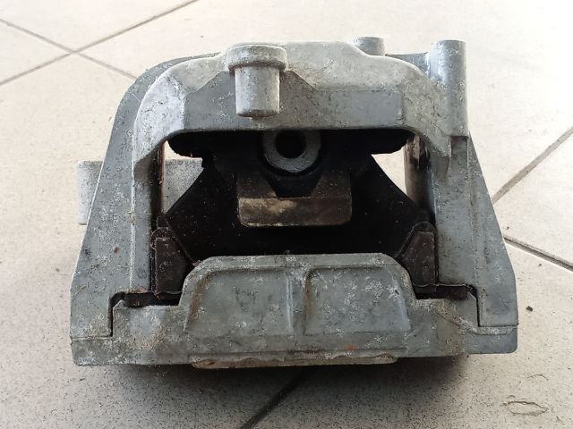 bontott VW GOLF V Motor Tartó Bak (Pozíciófüggetlen)