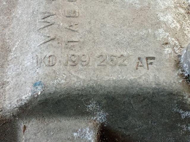 bontott VW GOLF V Motor Tartó Bak (Pozíciófüggetlen)