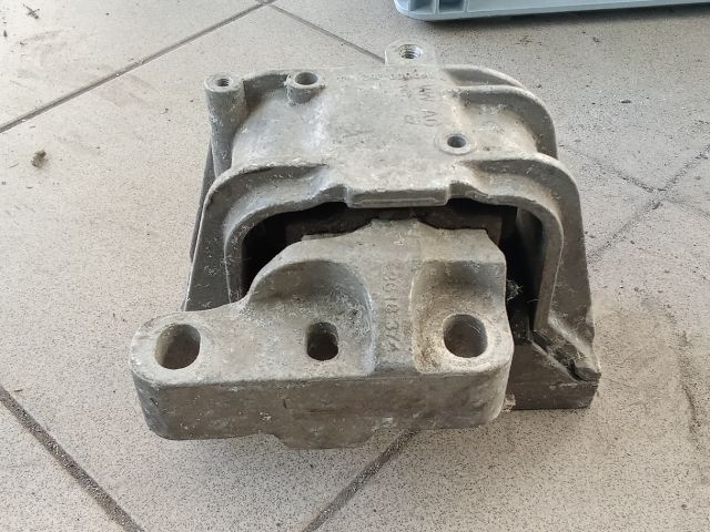 bontott VW GOLF V Motor Tartó Bak (Pozíciófüggetlen)