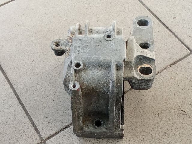 bontott VW GOLF V Motor Tartó Bak (Pozíciófüggetlen)