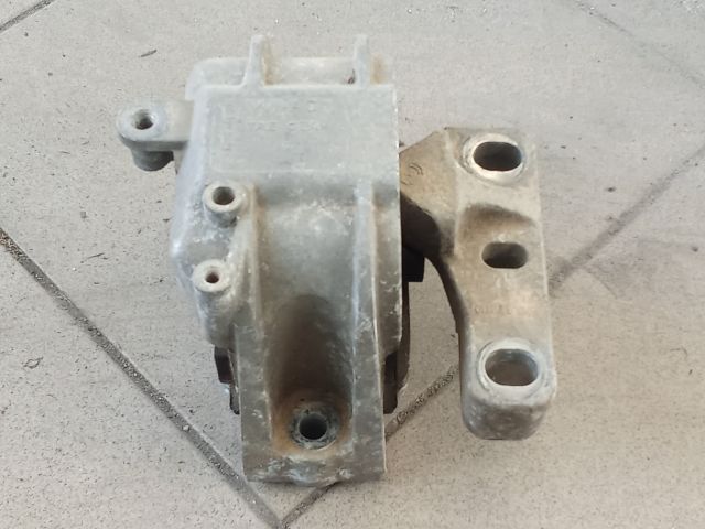 bontott VW GOLF V Motor Tartó Bak (Pozíciófüggetlen)