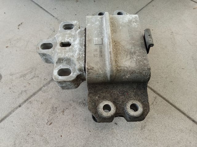 bontott VW GOLF V Motor Tartó Bak (Pozíciófüggetlen)
