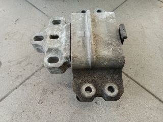 bontott VW GOLF V Motor Tartó Bak (Pozíciófüggetlen)