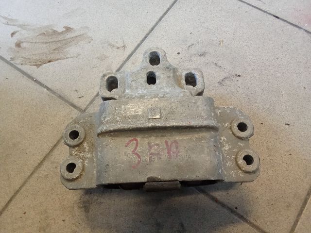bontott VW GOLF V Motor Tartó Bak (Pozíciófüggetlen)