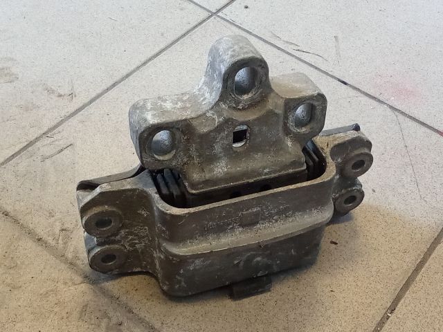 bontott VW GOLF V Motor Tartó Bak (Pozíciófüggetlen)