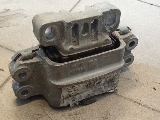 bontott VW GOLF V Motor Tartó Bak (Pozíciófüggetlen)