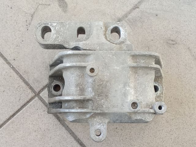 bontott VW GOLF V Motor Tartó Bak (Pozíciófüggetlen)
