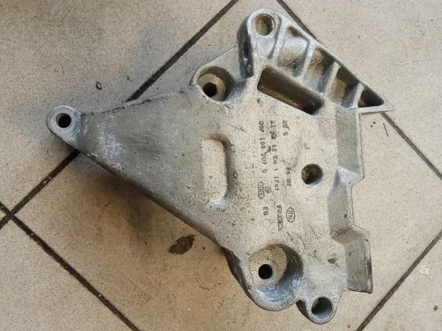 bontott VW GOLF V Motor Tartó Bak (Pozíciófüggetlen)