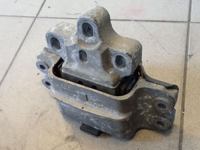 bontott VW GOLF V Motor Tartó Bak (Pozíciófüggetlen)