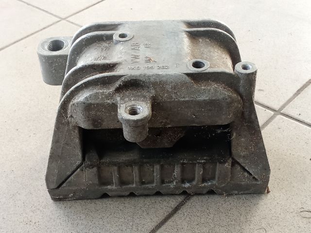 bontott VW GOLF V Motor Tartó Bak (Pozíciófüggetlen)