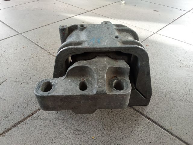 bontott VW GOLF V Motor Tartó Bak (Pozíciófüggetlen)