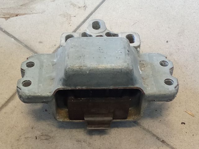 bontott VW GOLF V Motor Tartó Bak (Pozíciófüggetlen)