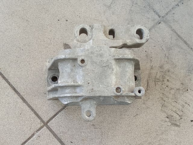 bontott VW GOLF V Motor Tartó Bak (Pozíciófüggetlen)