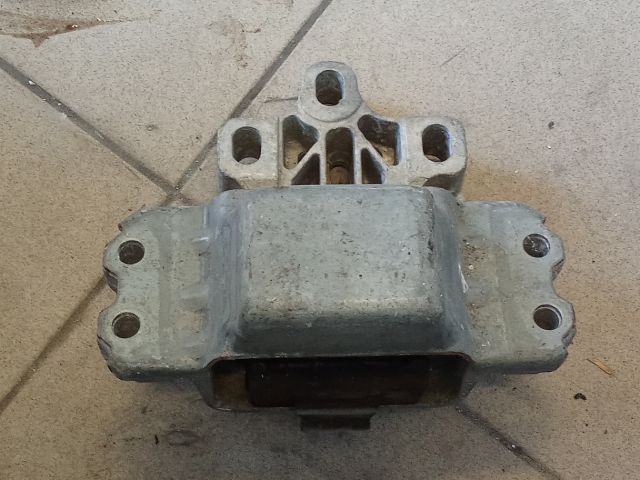 bontott VW GOLF V Motor Tartó Bak (Pozíciófüggetlen)