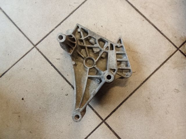 bontott VW GOLF V Motor Tartó Bak (Pozíciófüggetlen)