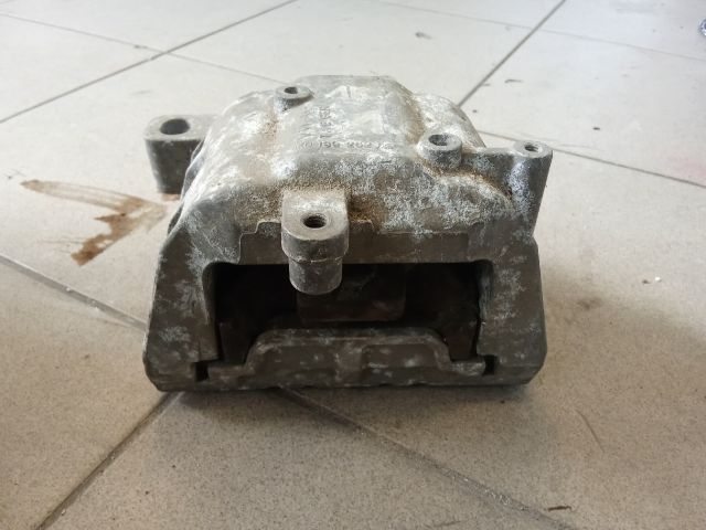 bontott VW GOLF V Motor Tartó Bak (Pozíciófüggetlen)