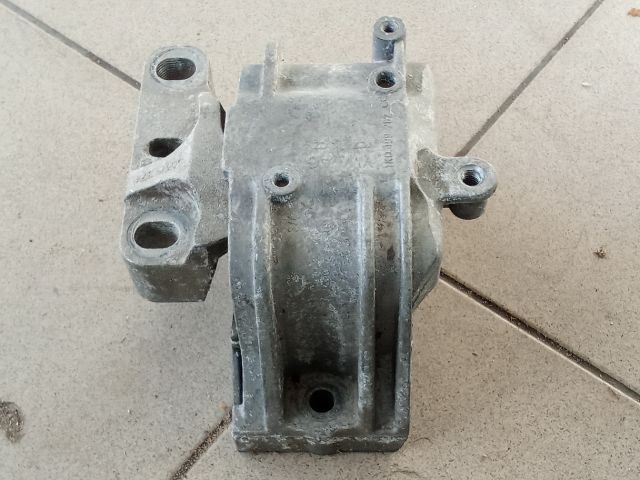 bontott VW GOLF V Motor Tartó Bak (Pozíciófüggetlen)