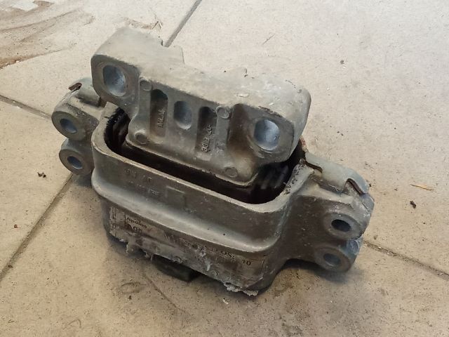 bontott VW GOLF V Motor Tartó Bak (Pozíciófüggetlen)