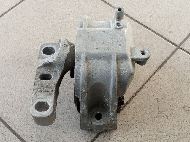 bontott VW GOLF V Motor Tartó Bak (Pozíciófüggetlen)