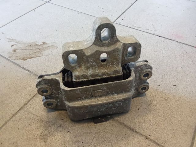 bontott VW GOLF V Motor Tartó Bak (Pozíciófüggetlen)