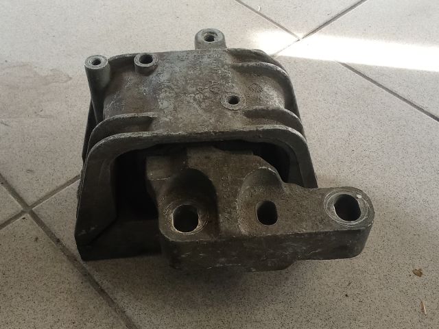 bontott VW GOLF V Motor Tartó Bak (Pozíciófüggetlen)