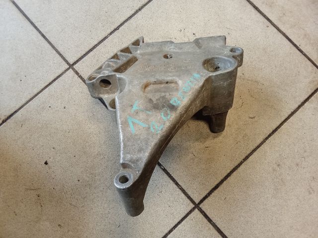 bontott VW GOLF V Motor Tartó Bak (Pozíciófüggetlen)