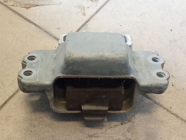 bontott VW GOLF V Motor Tartó Bak (Pozíciófüggetlen)