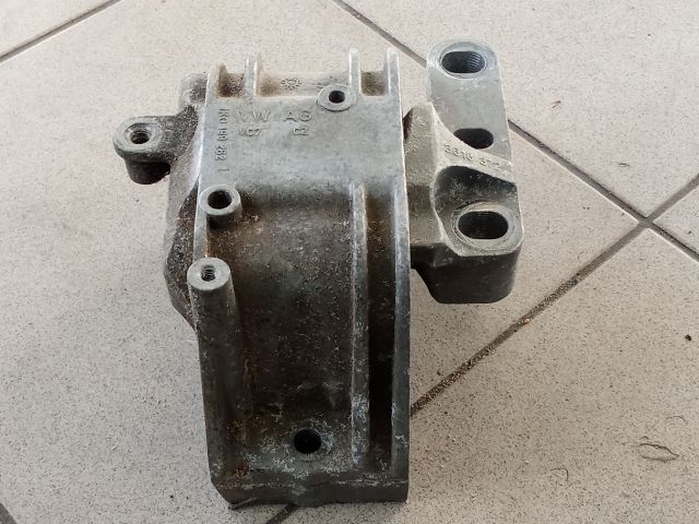 bontott VW GOLF V Motor Tartó Bak (Pozíciófüggetlen)
