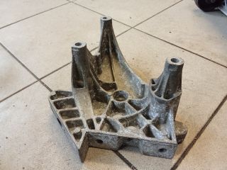 bontott VW GOLF V Motor Tartó Bak (Pozíciófüggetlen)