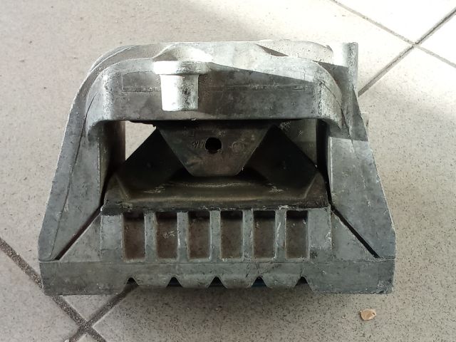 bontott VW GOLF V Motor Tartó Bak (Pozíciófüggetlen)