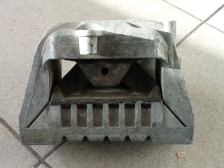 bontott VW GOLF V Motor Tartó Bak (Pozíciófüggetlen)