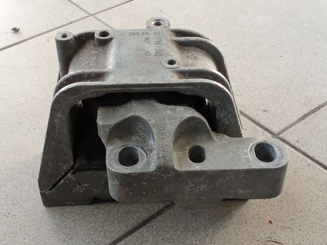 bontott VW GOLF V Motor Tartó Bak (Pozíciófüggetlen)