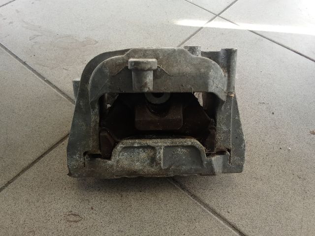 bontott VW GOLF V Motor Tartó Bak (Pozíciófüggetlen)