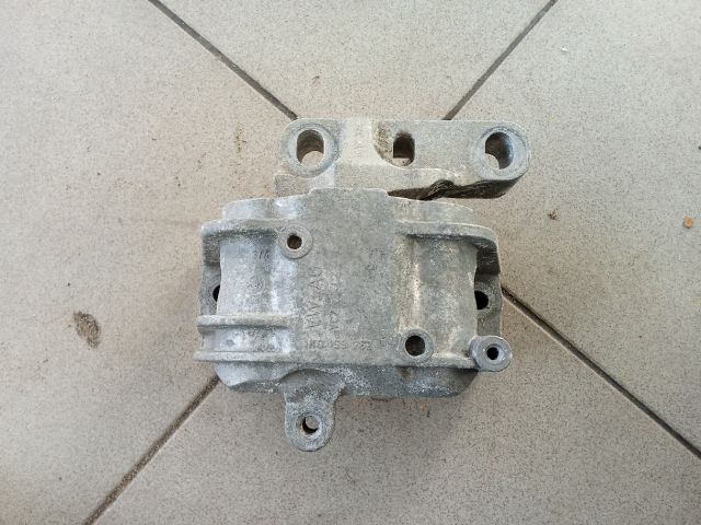 bontott VW GOLF V Motor Tartó Bak (Pozíciófüggetlen)