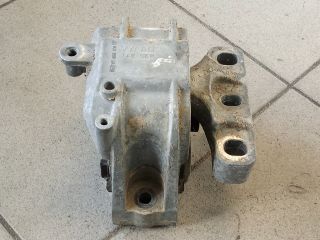 bontott VW GOLF V Motor Tartó Bak (Pozíciófüggetlen)