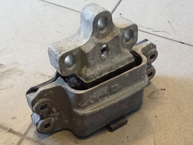 bontott VW GOLF V Motor Tartó Bak (Pozíciófüggetlen)