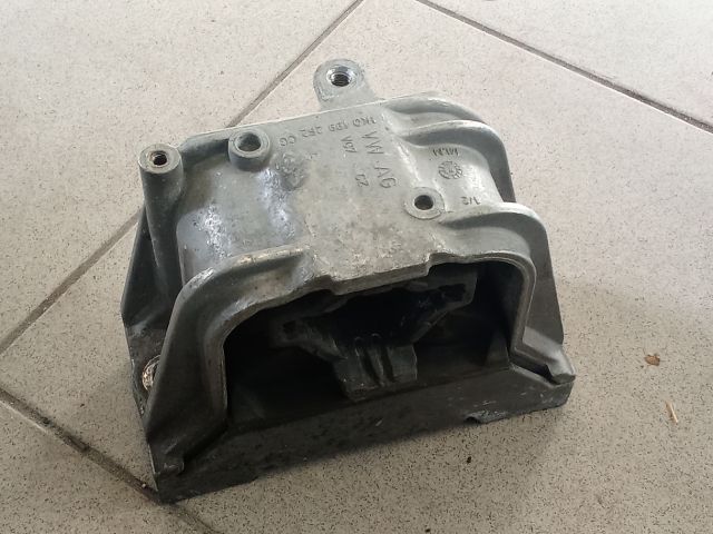 bontott VW GOLF V Motor Tartó Bak (Pozíciófüggetlen)