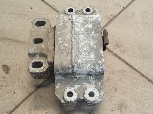 bontott VW GOLF V Motor Tartó Bak (Pozíciófüggetlen)