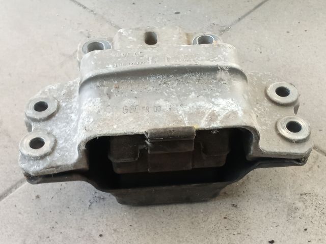 bontott VW GOLF V Motor Tartó Bak (Pozíciófüggetlen)