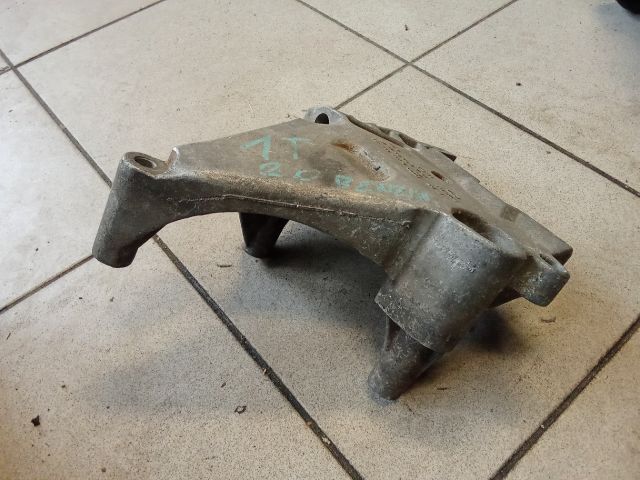 bontott VW GOLF V Motor Tartó Bak (Pozíciófüggetlen)