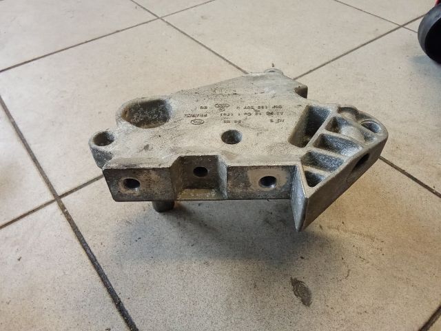 bontott VW GOLF V Motor Tartó Bak (Pozíciófüggetlen)