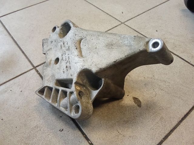 bontott VW GOLF V Motor Tartó Bak (Pozíciófüggetlen)