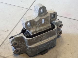bontott VW GOLF V Motor Tartó Bak (Pozíciófüggetlen)