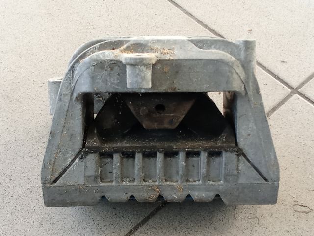 bontott VW GOLF V Motor Tartó Bak (Pozíciófüggetlen)