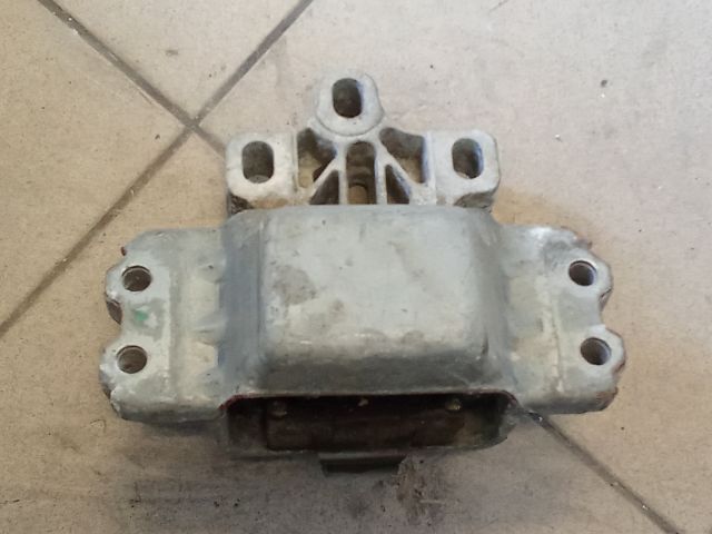 bontott VW GOLF V Motor Tartó Bak (Pozíciófüggetlen)