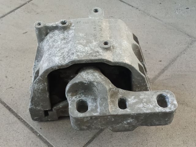 bontott VW GOLF V Motor Tartó Bak (Pozíciófüggetlen)