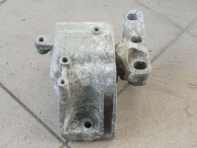 bontott VW GOLF V Motor Tartó Bak (Pozíciófüggetlen)