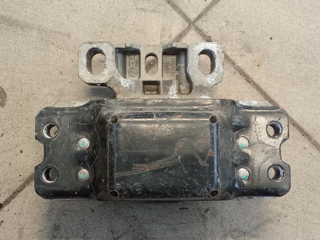 bontott VW GOLF V Motor Tartó Bak (Pozíciófüggetlen)