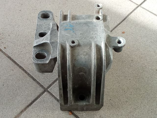 bontott VW GOLF V Motor Tartó Bak (Pozíciófüggetlen)