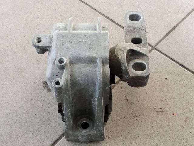 bontott VW GOLF V Motor Tartó Bak (Pozíciófüggetlen)